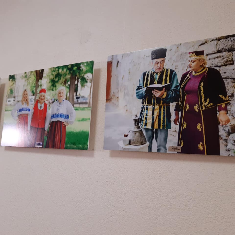 В Госкомнаце Крыма открыли фотовыставку в честь реабилитированных народов [фото]