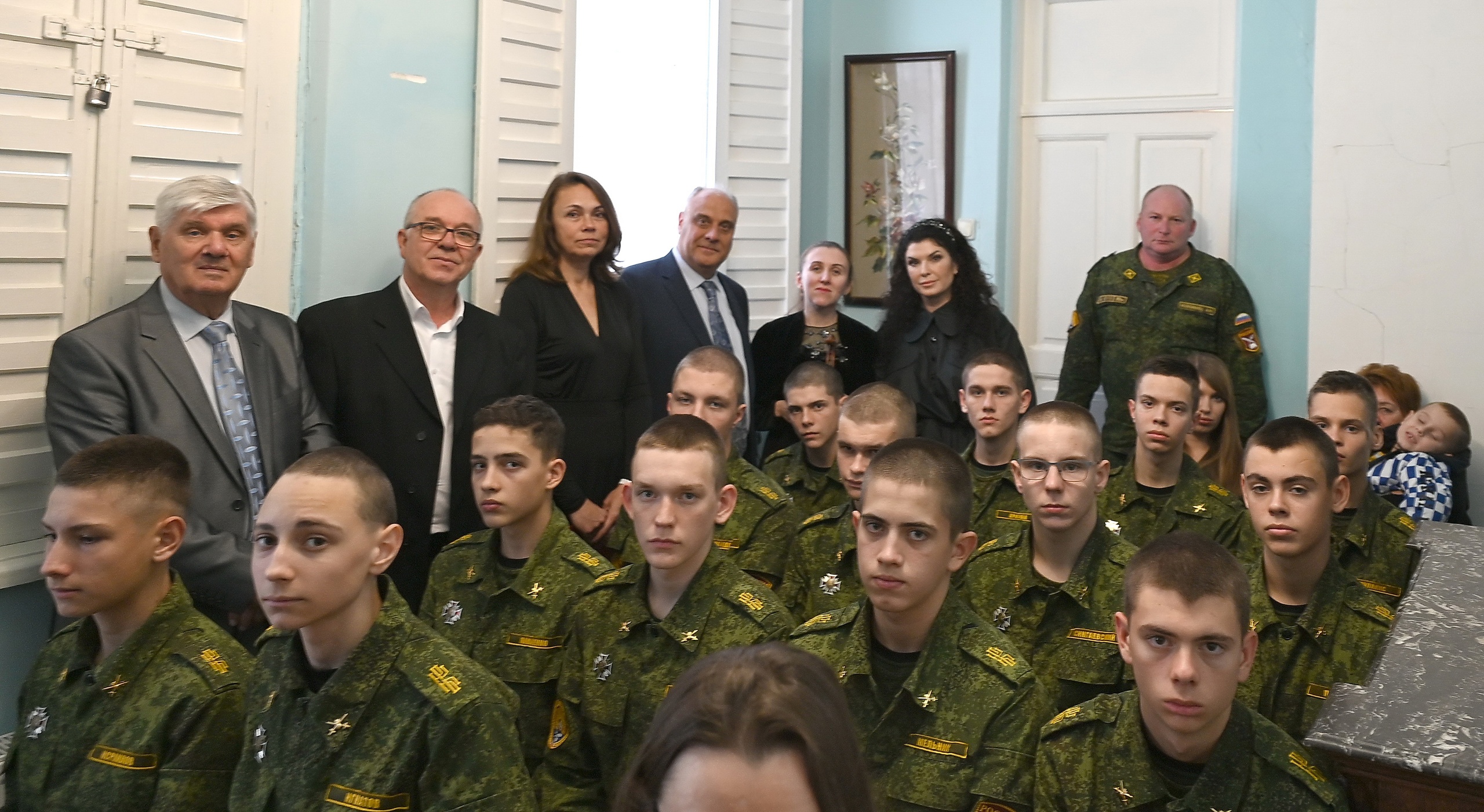В Алуште открылась выставка памяти боевого офицера из Севастополя Кирилла Костенникова