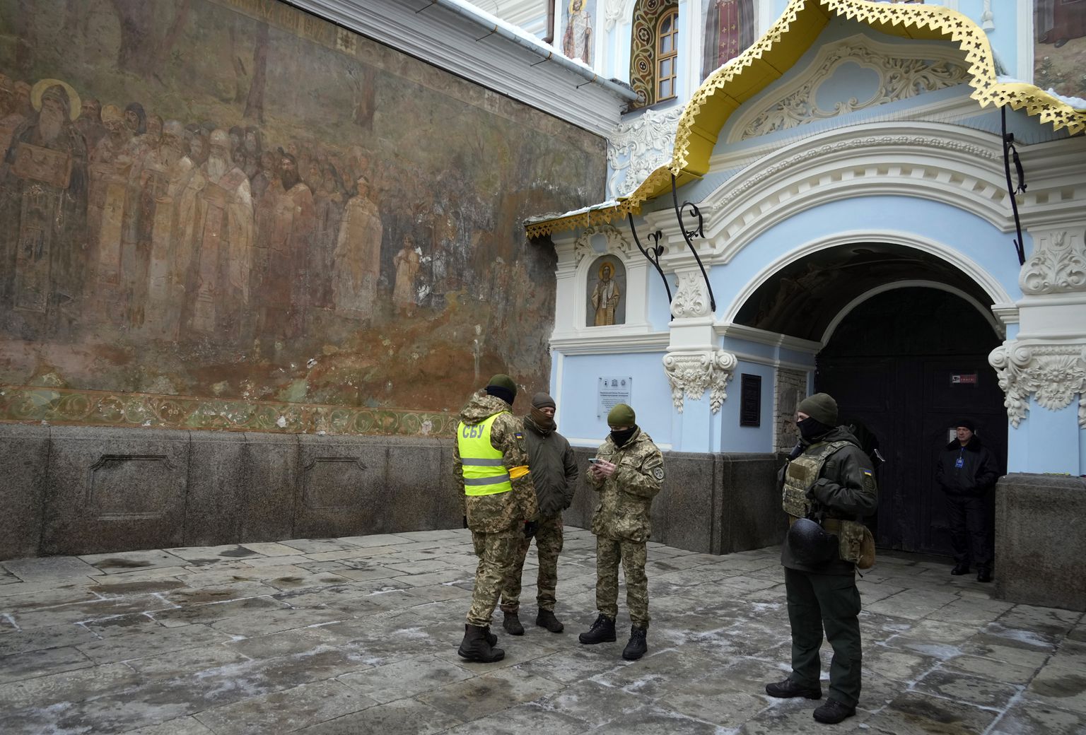 Госсовет Крыма призвал правозащитные организации и церковных иерархов сплотиться против преследования православия на Украине