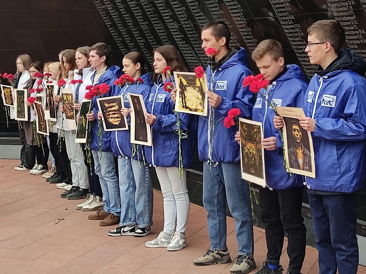 В Симферополе почтили память жертв трагедии в деревне Хатынь