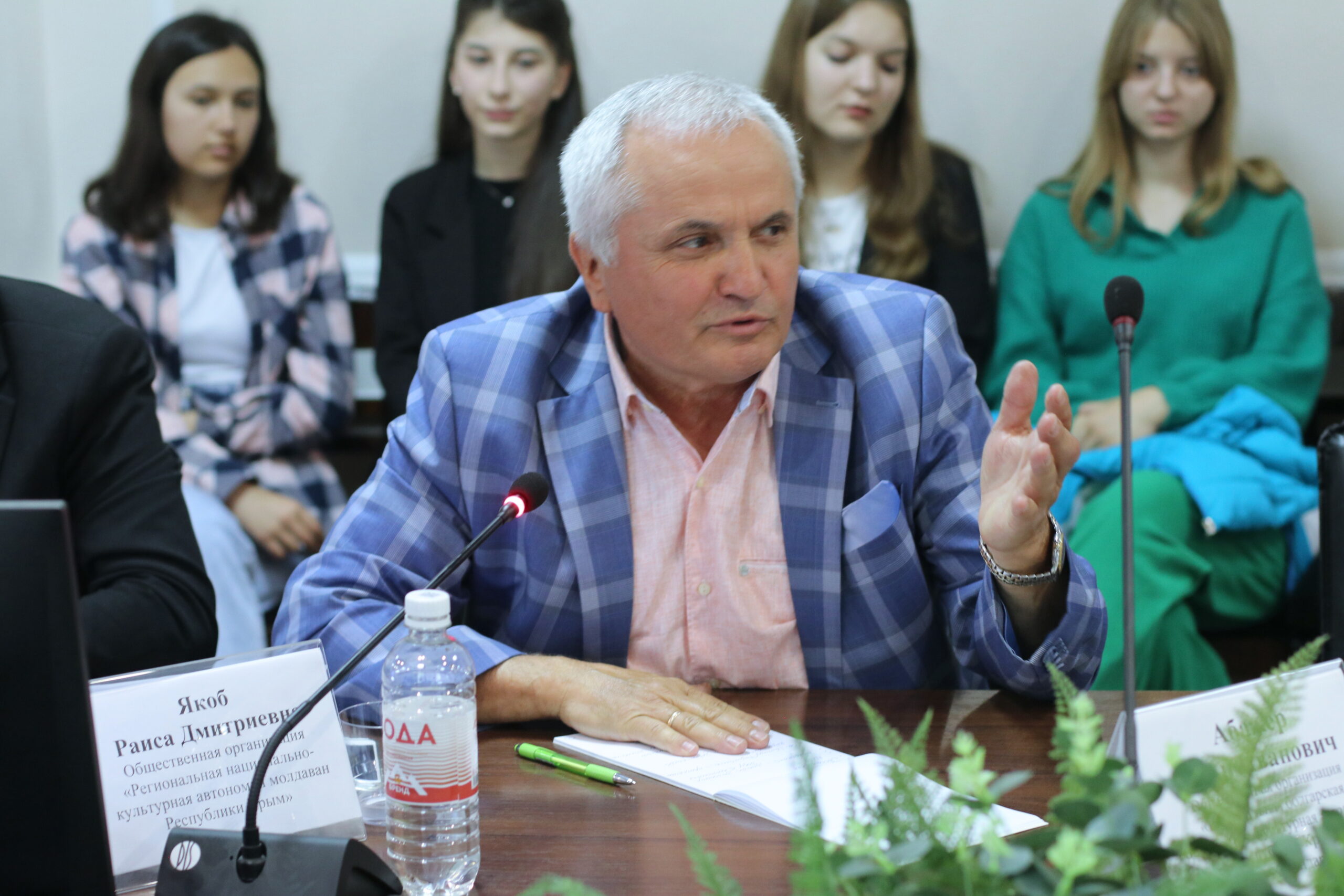 В Симферополе состоялся круглый стол на тему «Республика Крым – территория межнационального согласия»