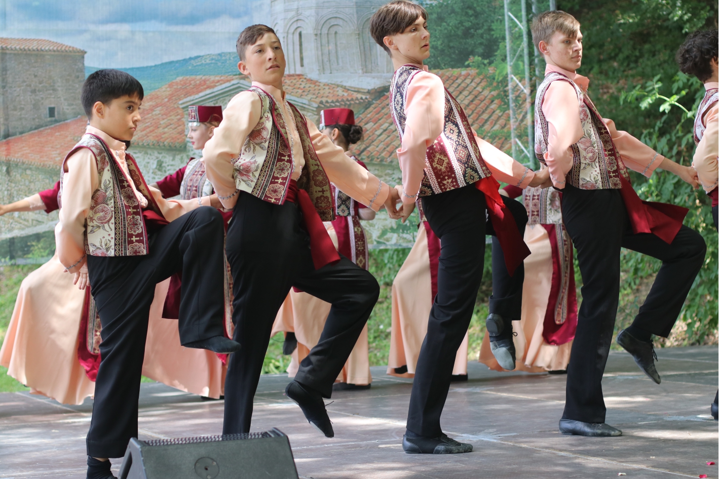 В Крыму прошёл Межрегиональный фестиваль армянского искусства