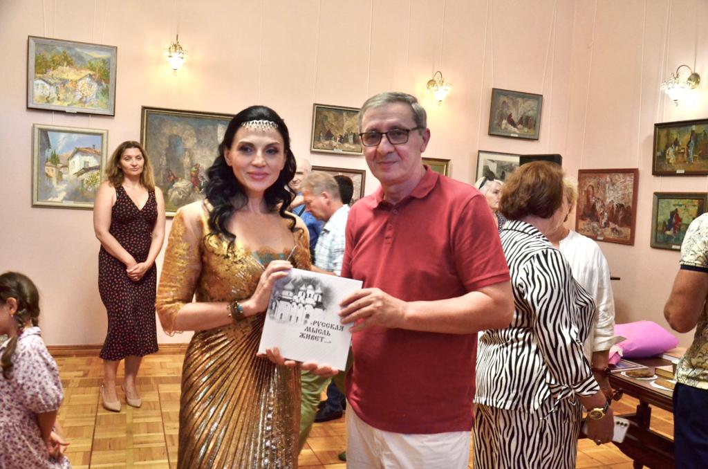 В Крыму открылась выставка живописи, рассказывающая об Ассирийской цивилизации