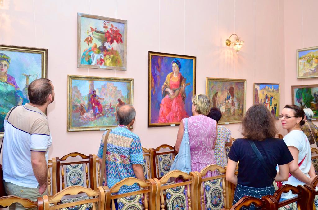 В Крыму открылась выставка живописи, рассказывающая об Ассирийской цивилизации