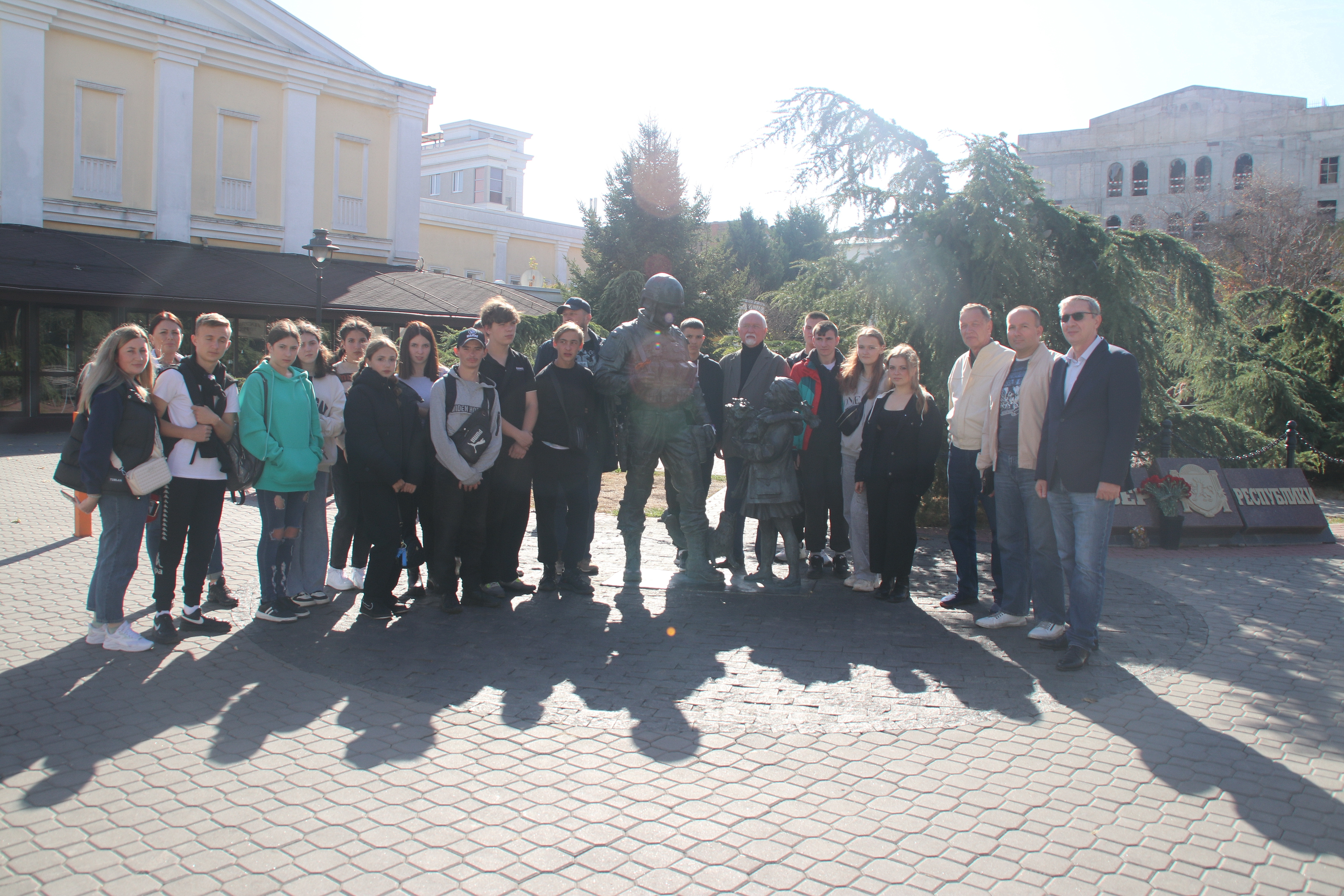 Крымская Ассамблея народов России приняла в Симферополе делегацию школьников из Херсонской области