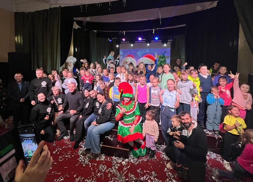 «Команда возможностей» устроила для детей Крыма новогодний праздник
