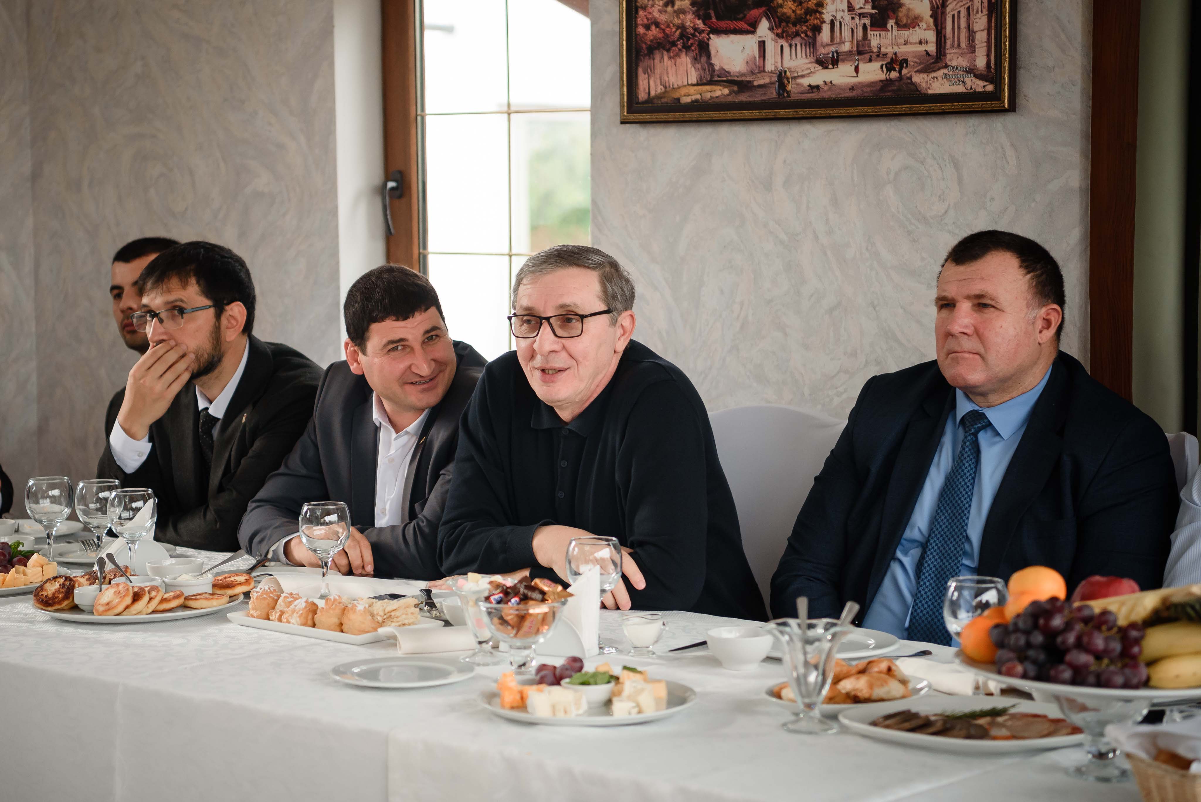 В Крыму провели межнациональный деловой завтрак