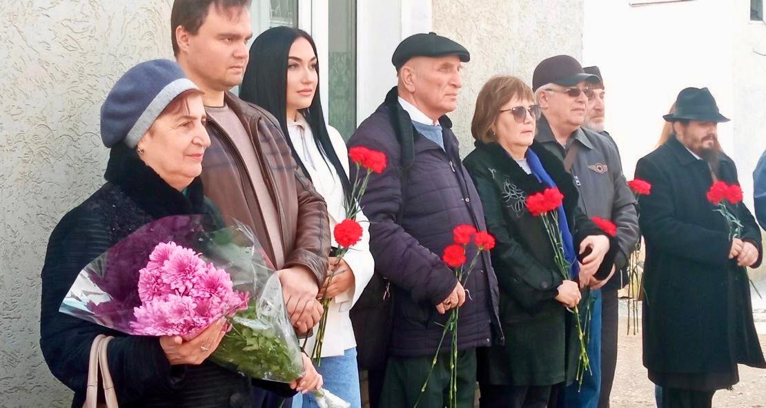 В Евпатории установили памятную доску крымчакам