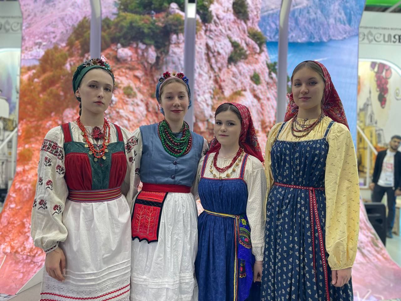 В крымском павильоне на ВДНХ открыли декаду, посвящённую дружбе народов на полуострове