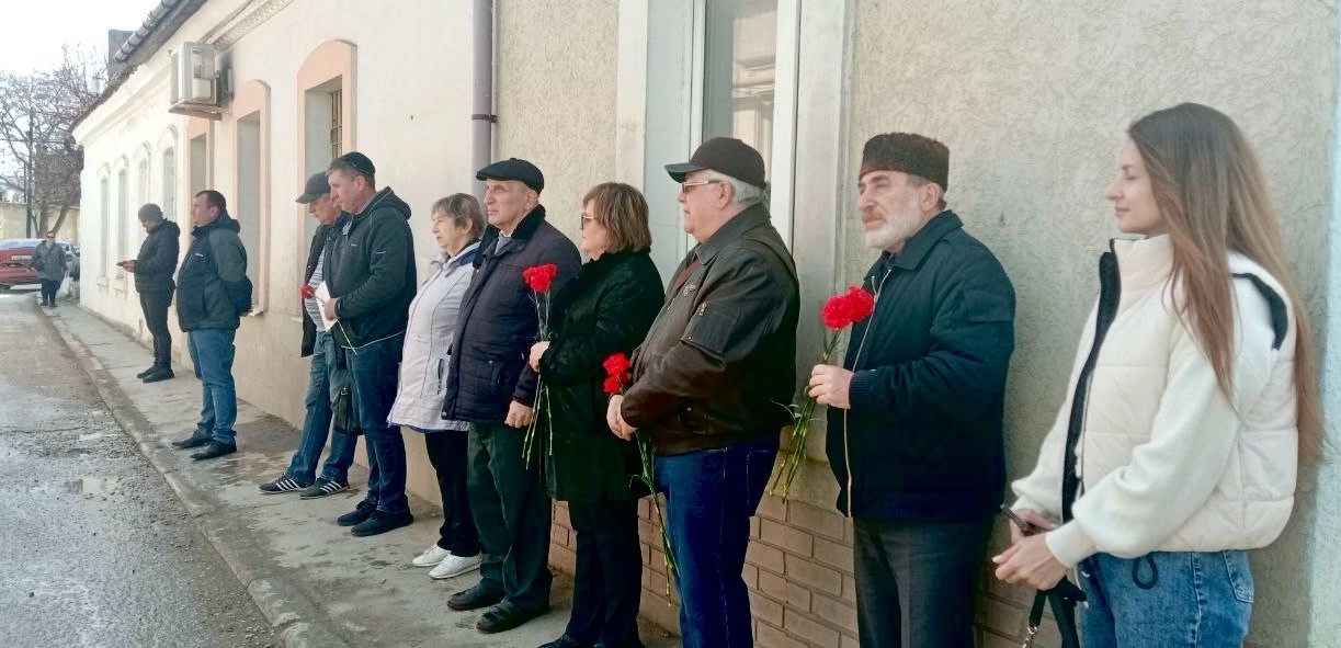 В Евпатории установили памятную доску крымчакам