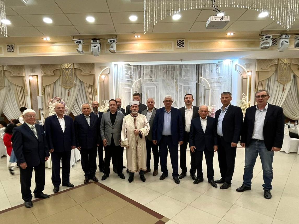 Мусульмане Крыма впервые провели праздничный намаз на Ураза-байрам в Соборной мечети в Симферополе